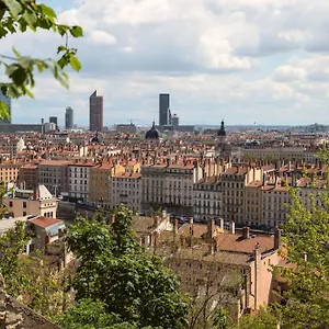https://les-jardins-du-gourguillon.hotels-rhonealpes.com